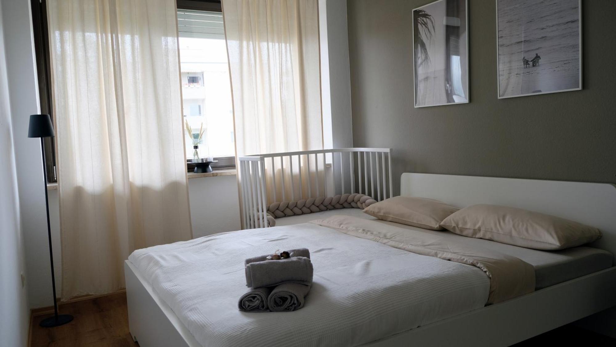 ギュンツブルクCasa Luxe - 120Qm - Zentral - Familienfreundlich - Parkplatz - 5Km Zum Legolandアパートメント エクステリア 写真